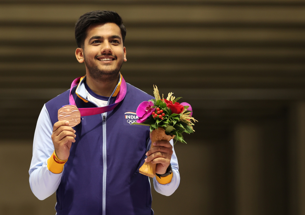 IM体育app-波黑选手在射击比赛中实现逆袭，夺冠