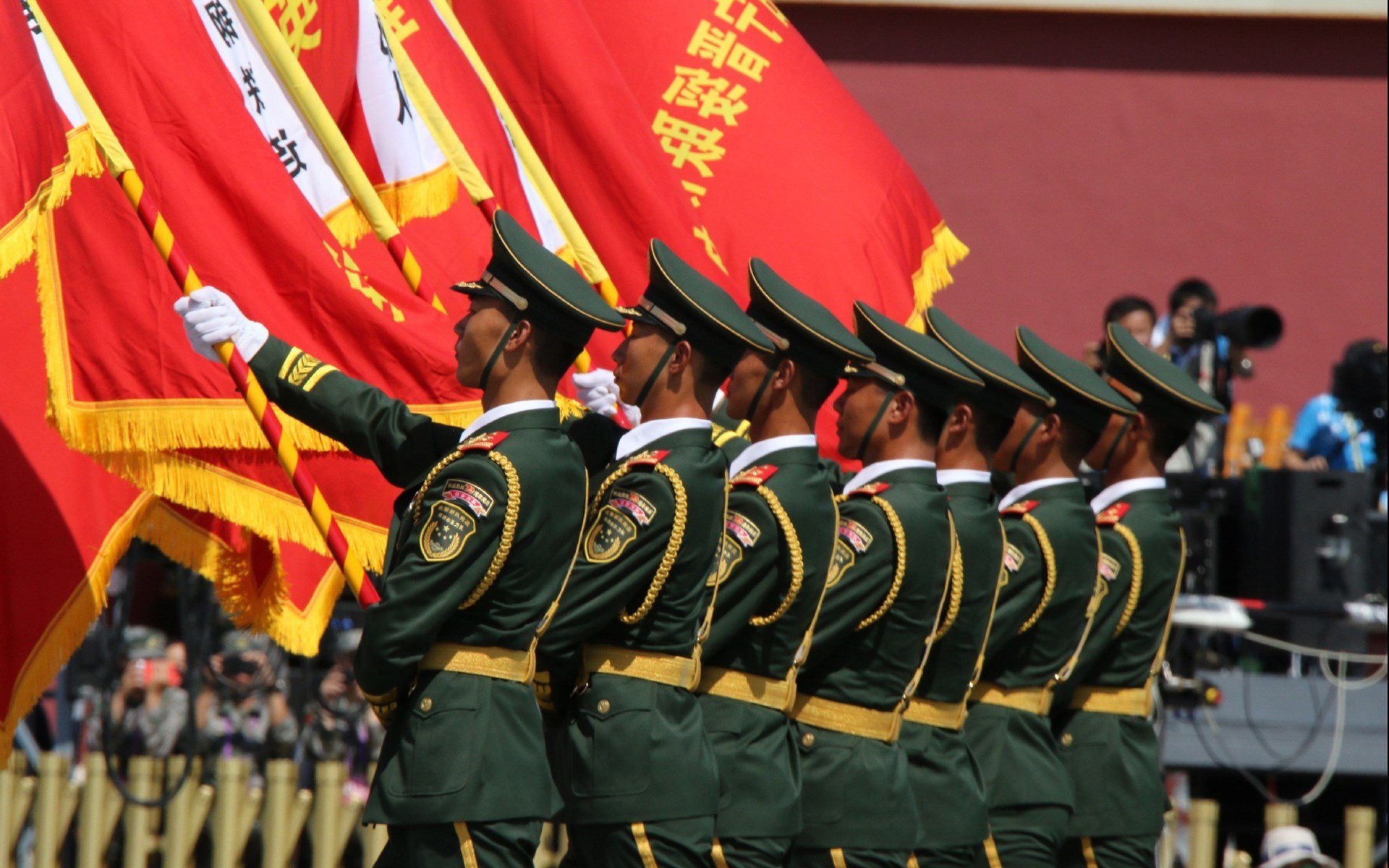 法比尼奥一锤定音，荷兰横扫爱尔兰锁定关键胜利